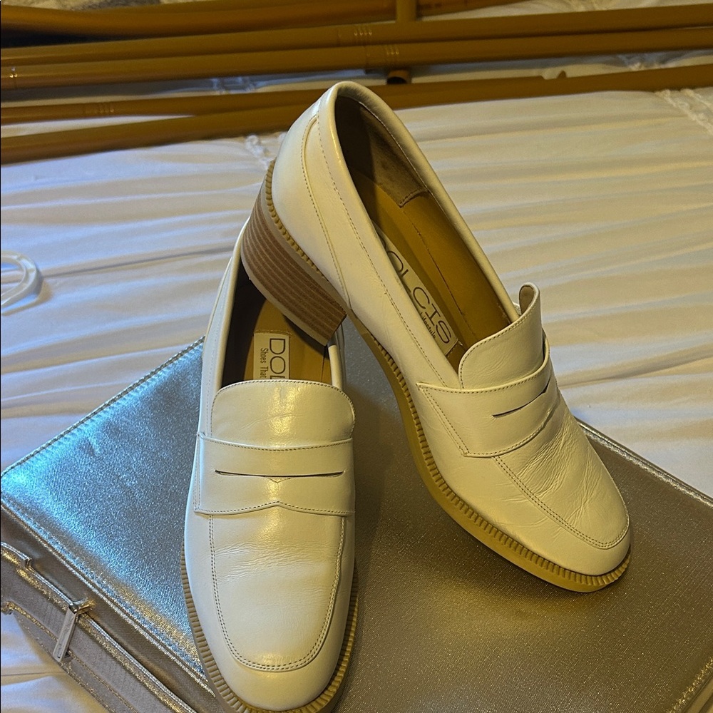 Dolcis Women's white Loafers